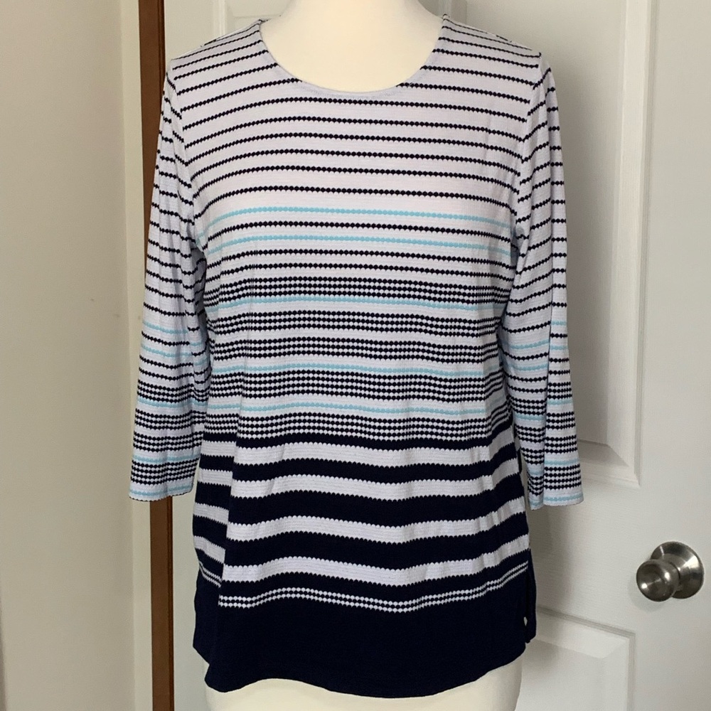 🪁 Chico’s stretch blue and white top